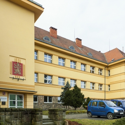 Zateplení fasády základní školy / Foto Petr Vlček